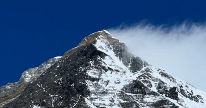 Everest summit loading=